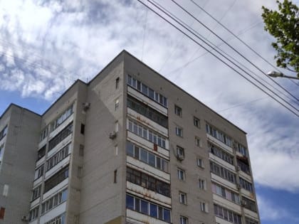 В Саратове мужчина погиб при падении с девятого этажа