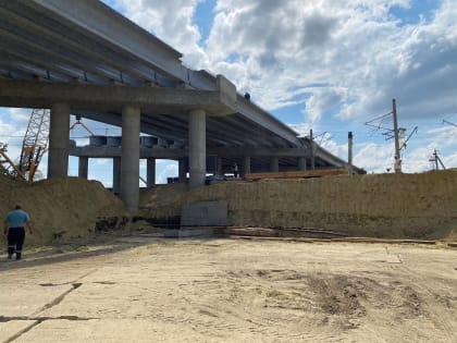 Продолжается строительство путепровода через железнодорожные пути по ул. Песчано-Уметская