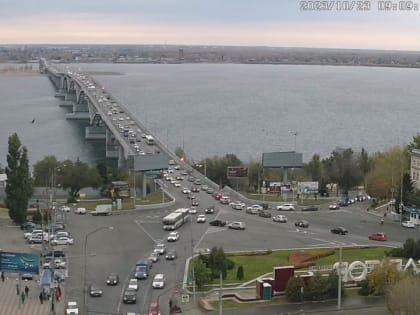 "Дно все ближе". Из-за обмеления Волги сильно увеличилась площадь городского пляжа