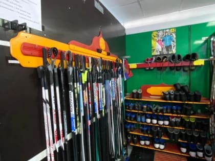 УВАЖАЕМЫЕ ПЕТРОВЧАНЕ И ГОСТИ РАЙОНА ПРИГЛАШАЕМ ВАС ПОКАТАТЬСЯ НА ЛЫЖАХ!