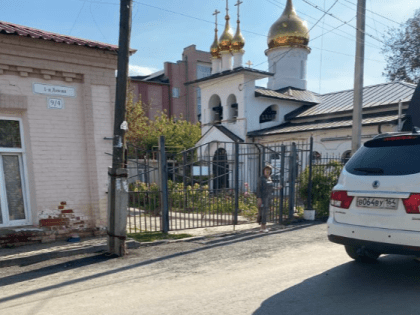 «Открывать калитку, через которую дети будут выходить сразу на проезжую часть, небезопасно»