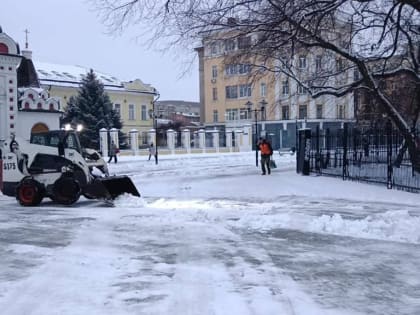 В Саратове продолжаются работы по очистке улиц от снега