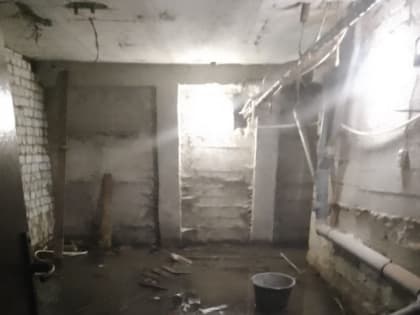 Дом на Чернышевского продолжает заливать, чиновники все "контролируют" в мессенджерах