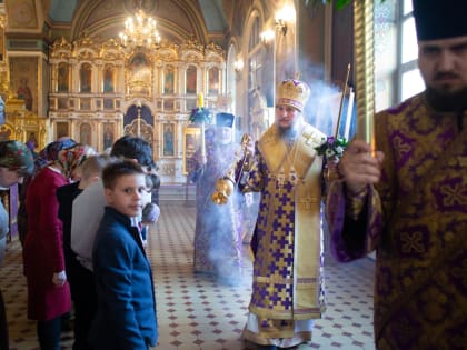 Епископ Пахомий совершил всенощное бдение в Свято-Троицком кафедральном соборе г. Покровска