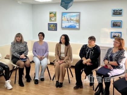 Татьяна Ерохина встретилась с волонтерами из Новобурасского района