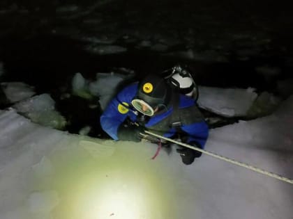 На Волге под лёд провалился внедорожник с двумя людьми