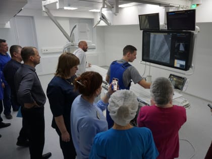 Мастер-класс. Сегодня в Балаковской городской клинической больнице сотрудников обучали работе на ангиографическом комплексе