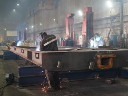 Чиновники: среднестатистический работник саратовского завода зарабатывает почти 54 тысячи рублей