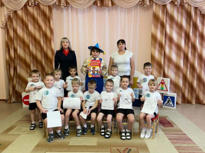 Сотрудники Госавтоинспекции Вольского района со школьниками провели занятие «Школа дорожных наук»
