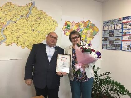 Коллектив минздрава проводил на заслуженный отдых одного из старейших сотрудников