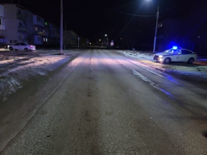 На городской улице в субботний вечер в ДТП пострадала 45-летняя женщина