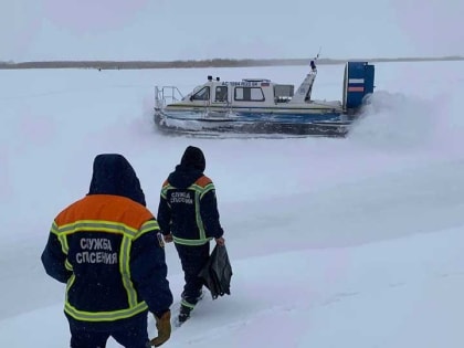 Спасатели эвакуировали заболевшего саратовца с острова на Волге