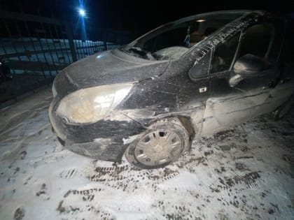 Иномарка протаранила дорожное ограждение. Пострадал 18-летний пассажир