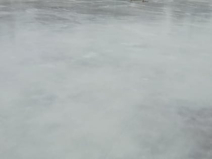 В поселке Степное залили каток.   