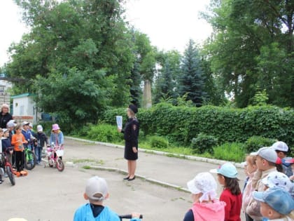 Дошкольники г. Петровска вспомнили основы безопасности при движении на двухколесном транспорте