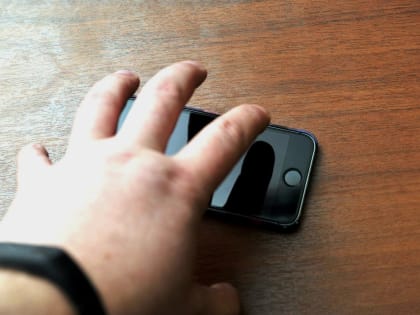 В Марксе полицейские раскрыли кражу сотового телефона