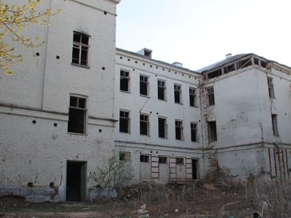 В Саратове на восстановление здания бывшей 99-й школы потратят почти 380 млн рублей