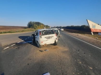 В тройном ДТП на саратовской трассе пострадали девочка и мужчина