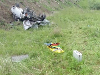 Под Балтаем в опрокинувшейся машине погиб мужчина. Еще двое в больнице