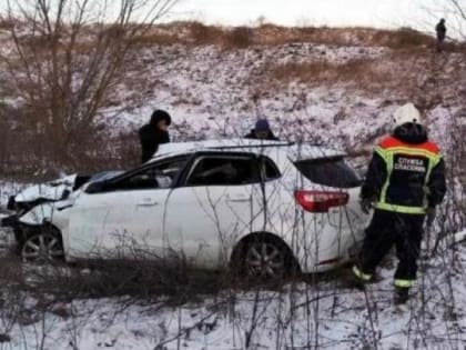 На саратовской трассе иномарка вылетела в кювет: погибли трое мужчин