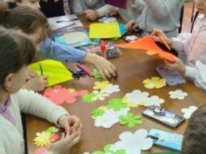 Библиотека № 44.  БиблиоПродленка.  Мастер -  класс: «Подарок маме к 8 марта».