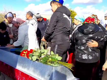 Земляки простились с погибшим на СВО отцом троих детей