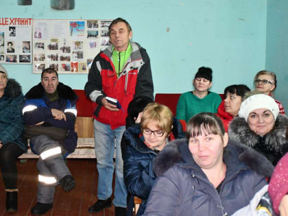 Глава Советского муниципального района встретился с жителями сел Золотая Степь и Александровка