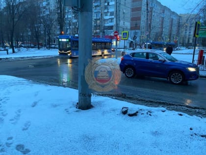 В Саратове женщина попала под колеса Haval. Встали троллейбусы двух маршрутов