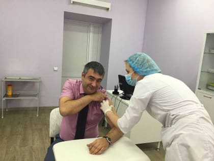 Чиновники саратовского минздрава привились от гриппа