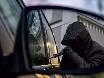 В Энгельсе из легковушки украли детский тюбинг и бортовой компьютер