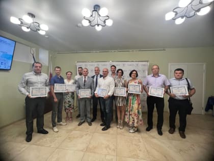 Алексей Антонов вручил членские билеты ТПП вступившим в бизнес-сообщество предпринимателям