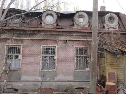 В Саратове пятиэтажку после выселения жильцов снесут, а другой дом реконструируют