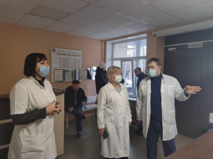 Пациентов поликлиники №3 осмотрели врачи из клинической больницы г. Саратова