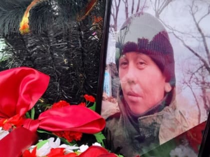 СВО. На похоронах Алексея Пыркина матери вручили его орден Мужества