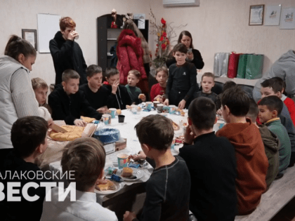 Праздничное чаепитие для юных воспитанников балаковской «Турбины»