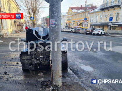 В центре Саратова нетрезвый водитель на внедорожнике врезался в столб
