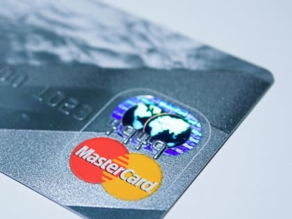 Рецидивист потратил с чужой карты 60 тысяч в кафе, аптеке и магазинах