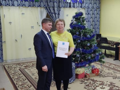 Алексей Сидоров вручил почетные грамоты Саратовской городской Думы учителям