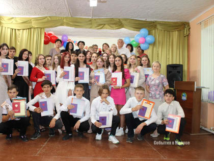 Трое выпускников Подлесновской школы получили аттестат с отличием