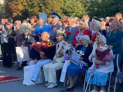 Торжественное открытие Доски Почета в Саратове