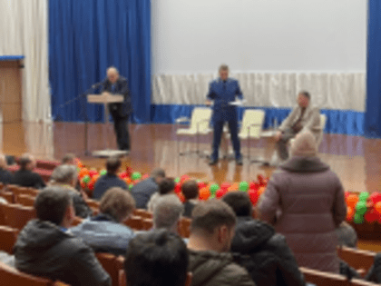 Игорь Молчанов провел встречу со старшими по домам