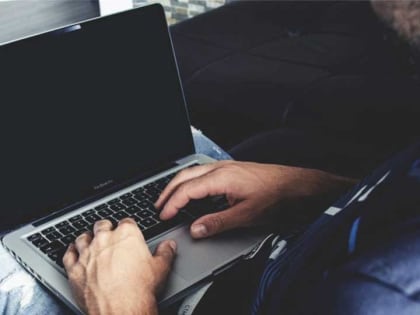 После посещения сайта для взрослых саратовец остался без денег и без "любви"