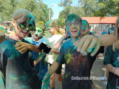 В Детском лагере под Марксом состоялся фестиваль красок
