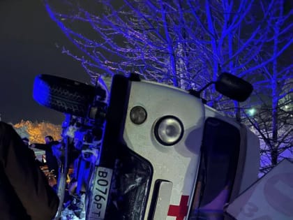 На Кумысной поляне перевернулась машина скорой помощи