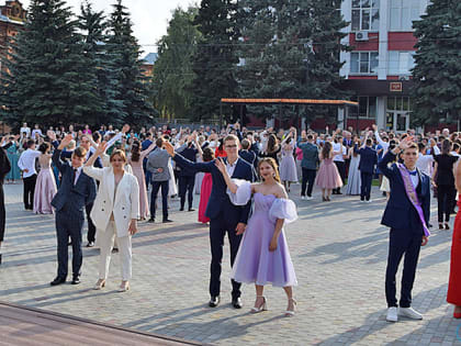 107 аткарских выпускников попрощались со школой