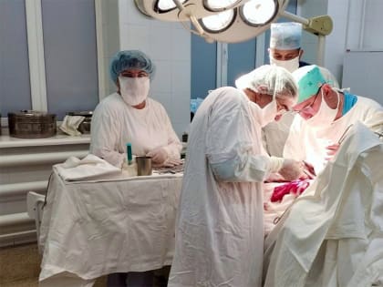 В сложнейшей ситуации хирурги из Балаково, объединившись, спасли одного из двух очень тяжелых пациентов