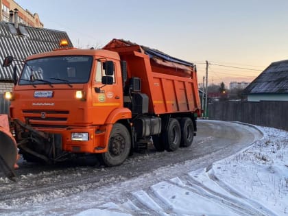 В Саратове продолжаются работы по очистке улиц от наледи