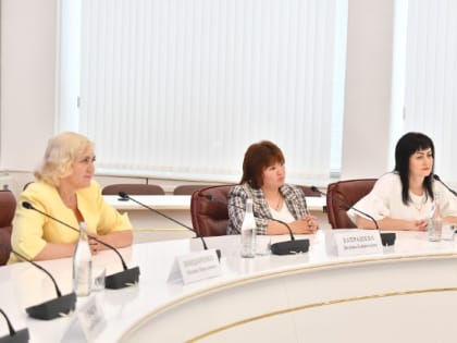 Учитель русского языка и литературы Оксана Николаевна Бондаренко стала победителем конкурсного отбора на право получения единовременной компенсационной выплаты