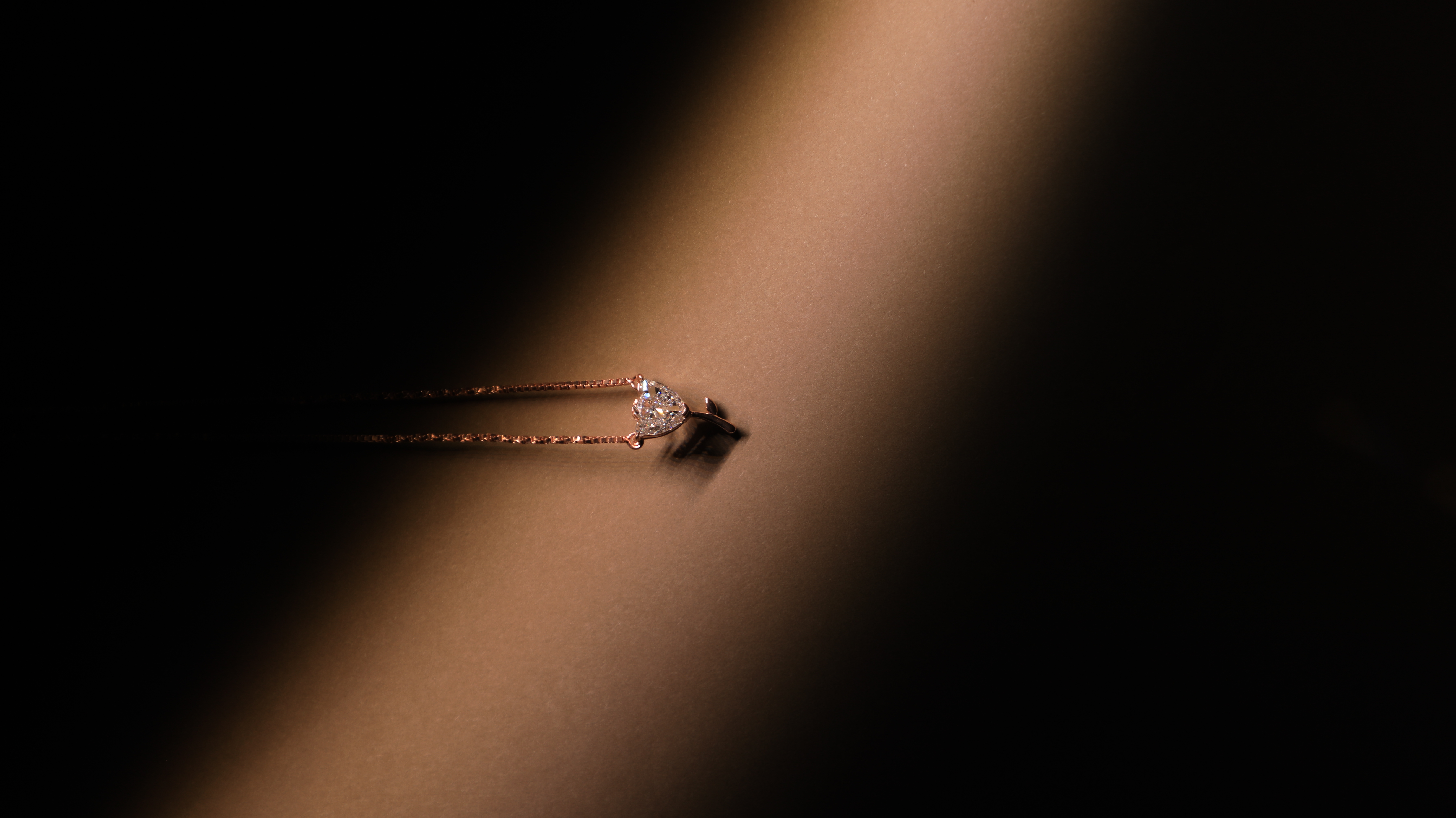 The Tulip Cut Diamond Necklace detail