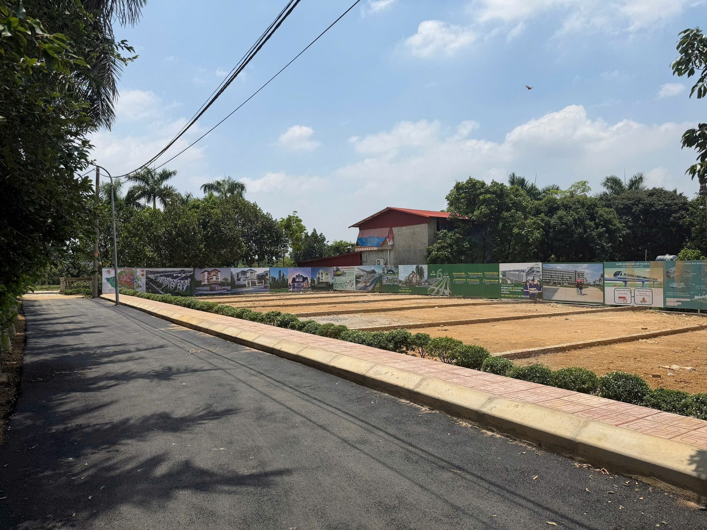 Bán Đất Hòa Lạc giá 2 tỷ tại ngã 4 Đại Học Quốc Gia Hòa Lạc với trường sỹ quan Lục Quân. Cách ĐHQG chỉ 800m